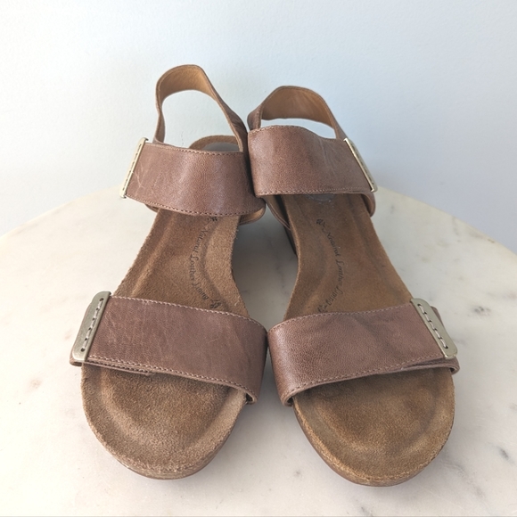 Sofft Verdi Brown/Gray Leather Wedge Sandals - Picture 5 of 13
